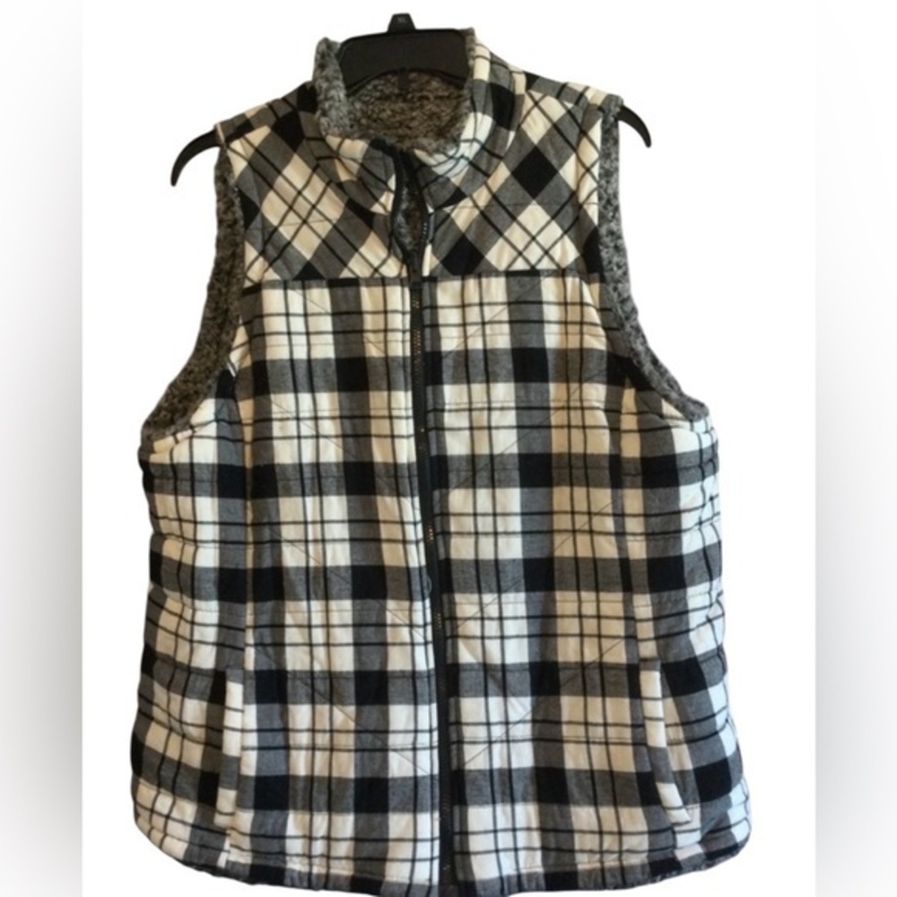 Maurices Reversible Plaid & Fur Like ZIP Sleeveless Vest Size XL Fall & Winter